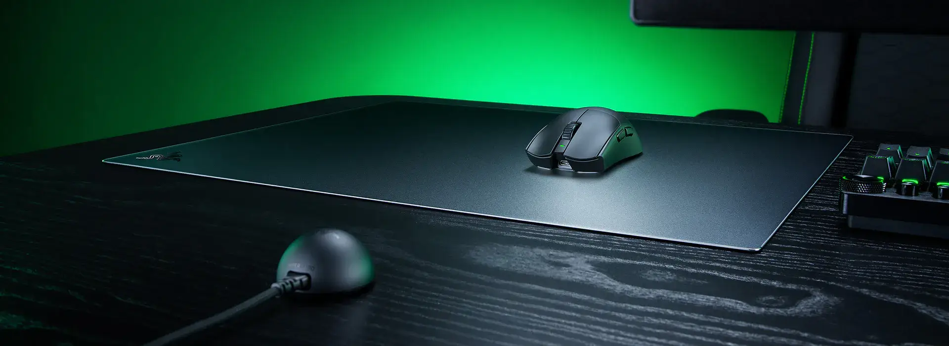 Razer Atlas Pro: Mousepad Kaca Super Tipis Cuma 1,9mm!