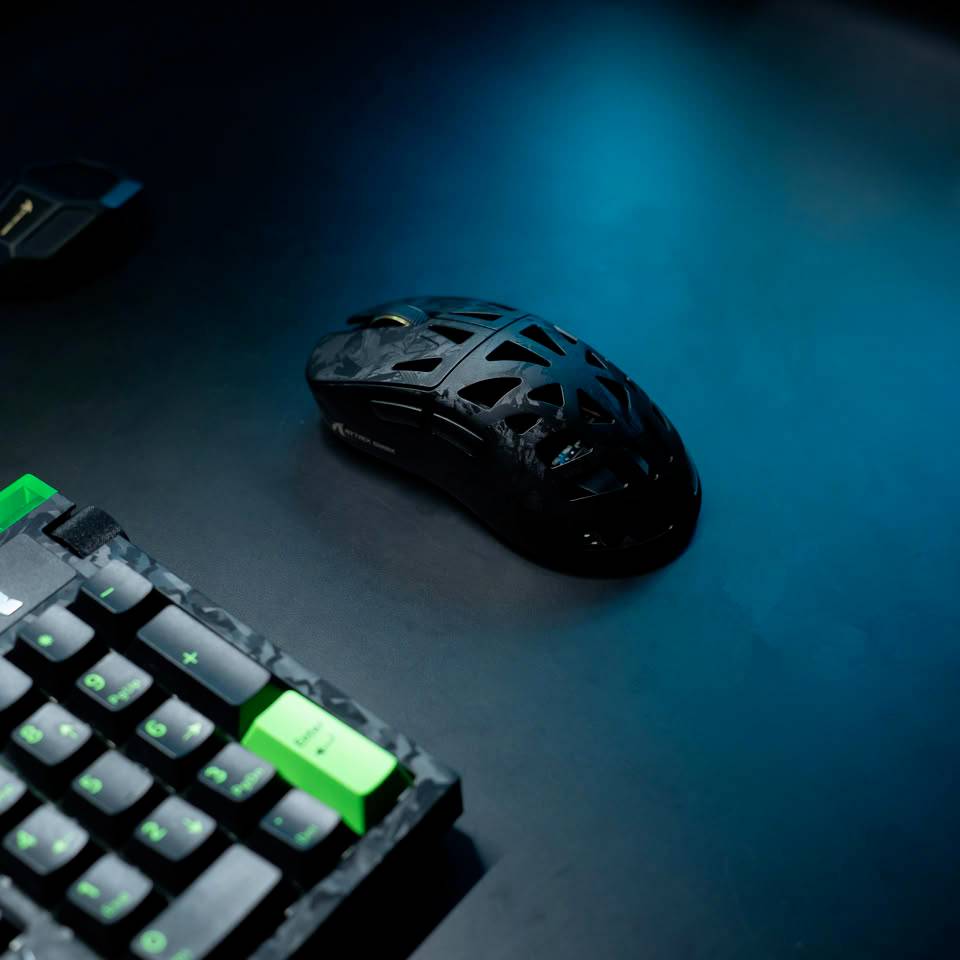 ATTACK SHARK RS6 ULTRA: Mouse Gaming dengan Baterai Hot-Swap dan Sensor Tuning