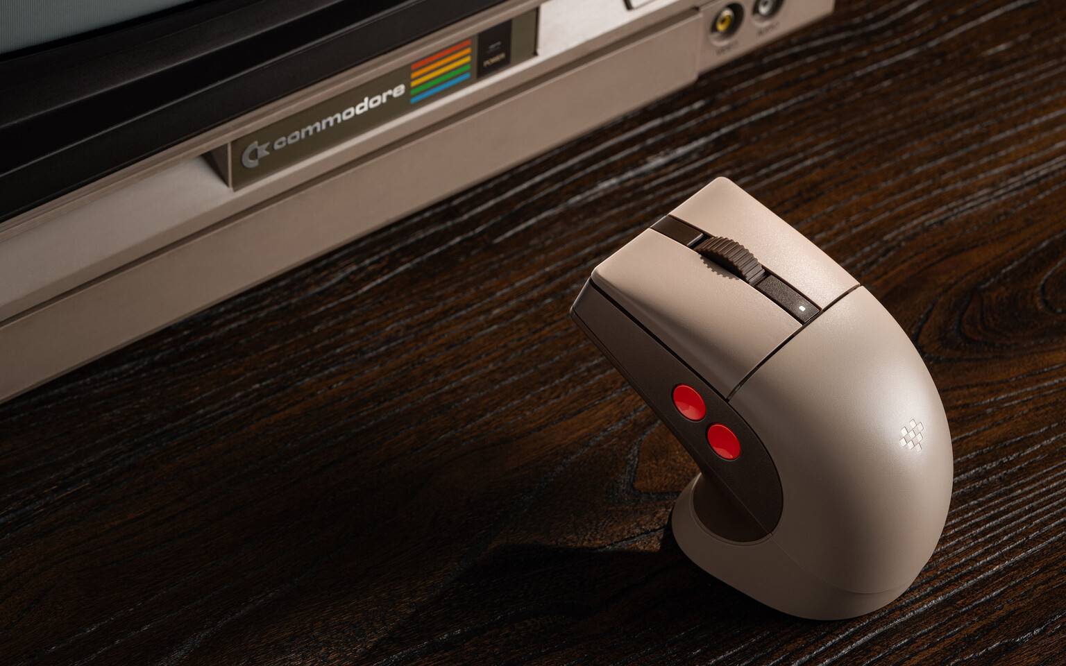 8BitDo R8 C64 Edition: Mouse Sakti Bergaya Retro ala Commodore
