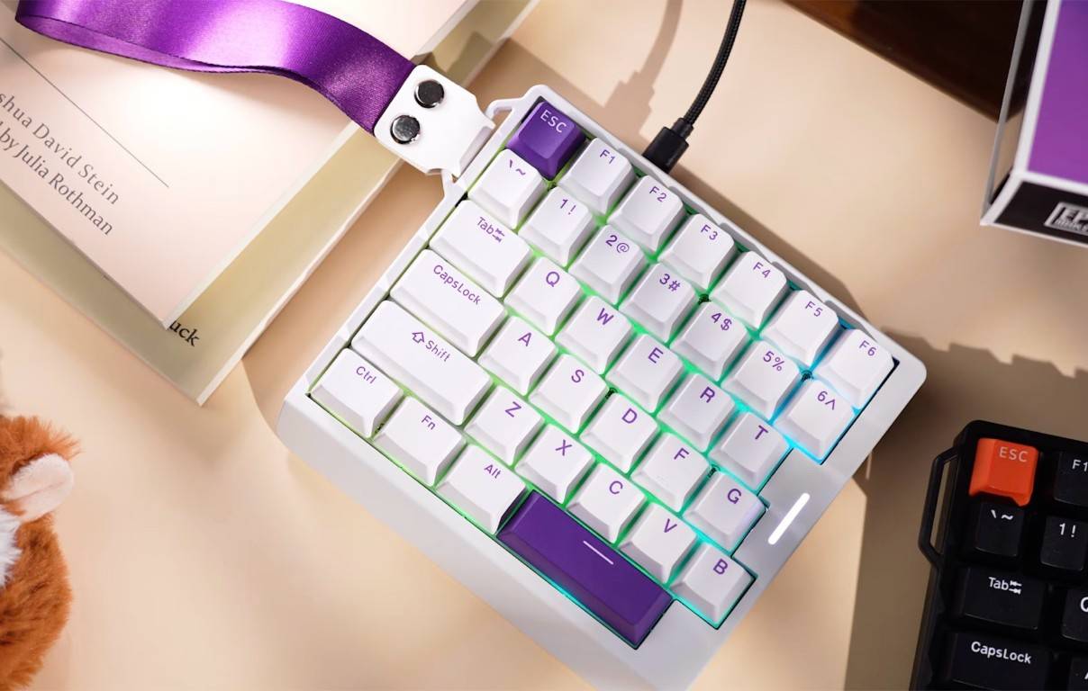 Epomaker HE30: Keyboard Gaming Ukuran Setengah Tapi Hall Effect